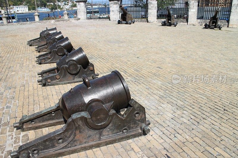 在 Castilo de San Salvador de la Punta，古巴的大炮